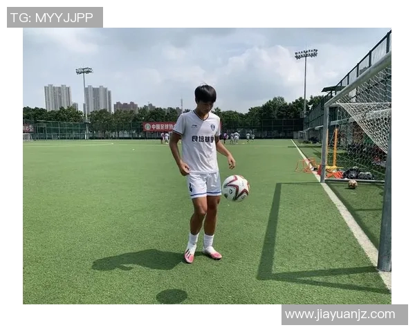 严政足球:探索中国足球改革与发展的新路径与挑战 严政足球:探索中国足球改革与发展的新路径与挑战