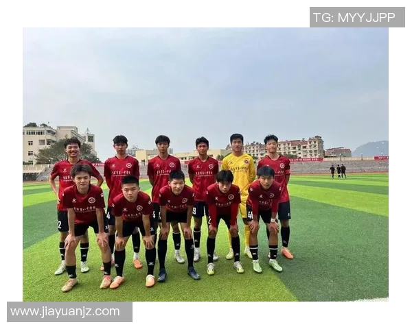 东园中学足球队奋勇拼搏展现青春风采助力校园文化建设与团队精神提升 东园中学足球队奋勇拼搏展现青春风采助力校园文化建设与团队精神提升