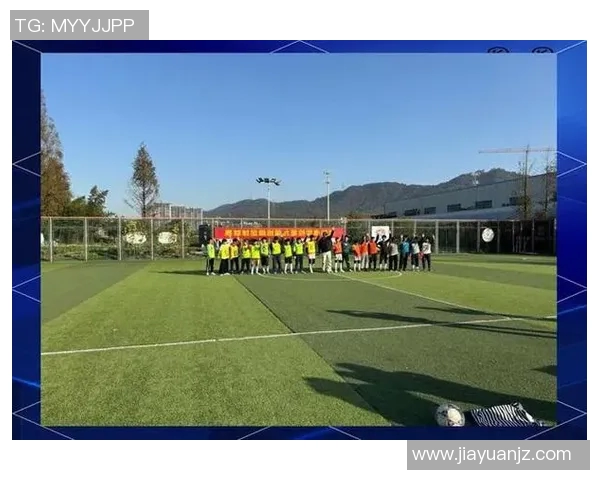 中大足球场：青春激情与梦想交汇的绿茵场地